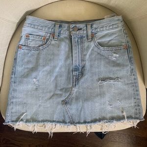 Levi’s Women’s mini denim skirt